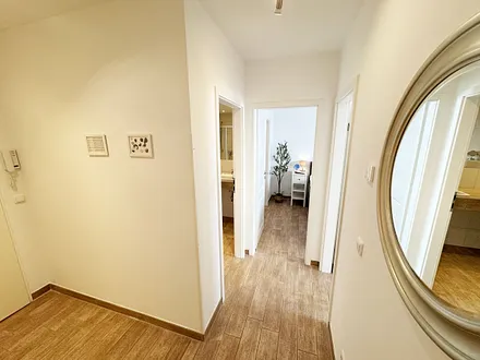 Flurbereich mit Spiegel