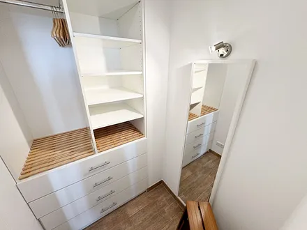 1. Schlafzimmer - Kleiderkammer