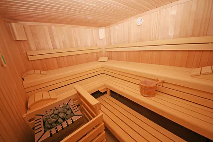 Auch eine Sauna befindet sich im Wellnessbereich