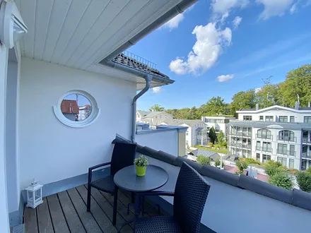 zweite bestuhlte Dachterrasse mit Strandkorb