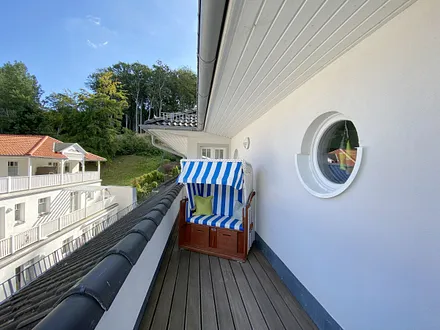 zweite bestuhlte Dachterrasse mit Strandkorb