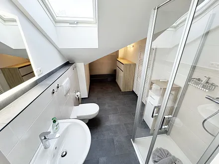 Badezimmer mit Dusche