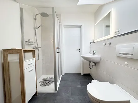 Badezimmer mit Dusche