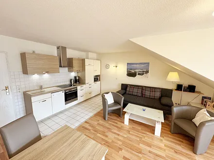 Wohnzimmer -mit-gemütlicher Couch