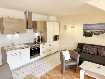 Blick auf die moderne Küchenzeile