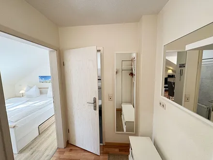 Flurbereich mit Blick in das Schlafzimmer