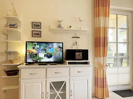 TV mit Mini-Stereo-Anlage