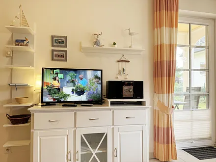TV mit Mini-Stereo-Anlage
