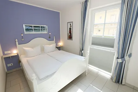 Schlafzimmer mit Doppelbett