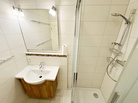 Badezimmer mit Waschplatz