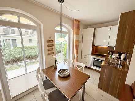 Essplatz mit angrenzender Küchenzeile