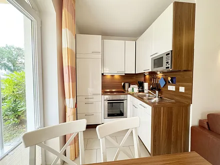 Küchenzeile mit Backofen