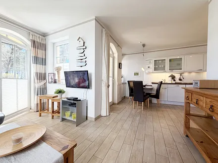 Blick auf die Küche und den Essbereich