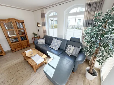 gemütlicher Wohnbereich mit Ecksofa