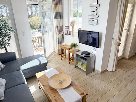 Wohnbereich mit Smart-TV