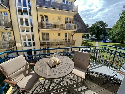 2 Balkone (ein Balkon überdacht - Loggia) - mit Morgensonne