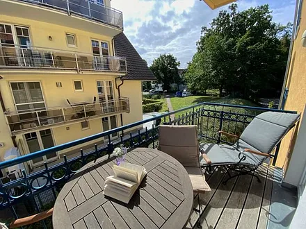 2 Balkone (ein Balkon überdacht - Loggia) - mit Morgensonne