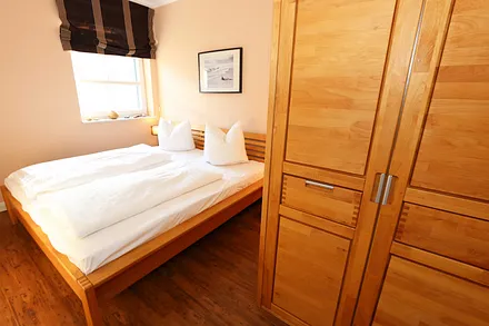 Schlafzimmer mit Doppelbett