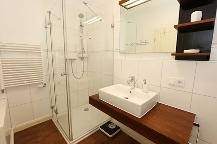 Badezimmer mit Dusche