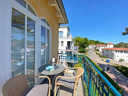 bestuhlter Balkon (Osten)