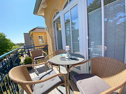 bestuhlter Balkon (Osten)