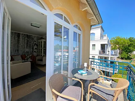 bestuhlter Balkon (Osten)