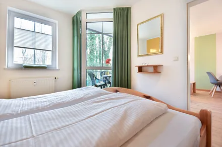 Schlafzimmer mit Balkonzugang