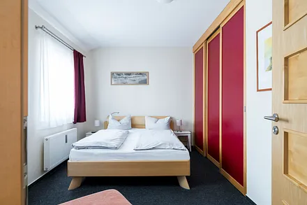 Schlafzimmer 1