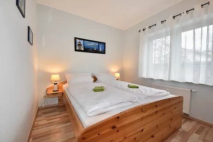 Schlafzimmer mit Doppelbett