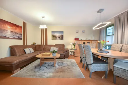 Wohnraum mit separaten Esstisch