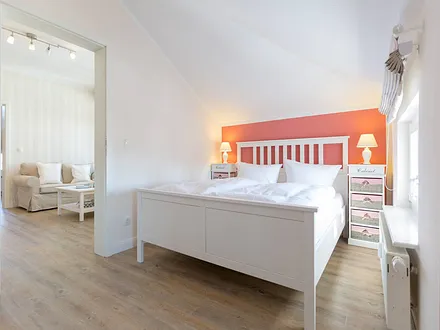 Hauptschlafzimmer mit Doppelbett