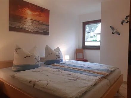 Schlafzimmer mit Doppelbett