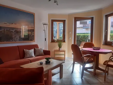 Wohn-,Essbereich mit Blick zur Terrasse