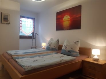 Schlafzimmer mit Doppelbett