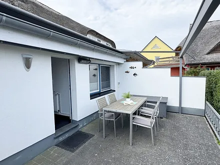 bestuhlte Terrasse (Nord) mit Markise