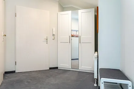 Der Flurbereich mit Kleiderschrank.