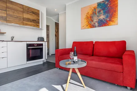 Die Ferienwohnung 21 wurde im Frühjahr 2021 renoviert und komplett neu möbliert. Freuen Sie sich nun auf ein moderne und einladende Ferienwohnung!