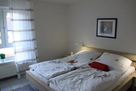 Schlafzimmer mit Doppelbett