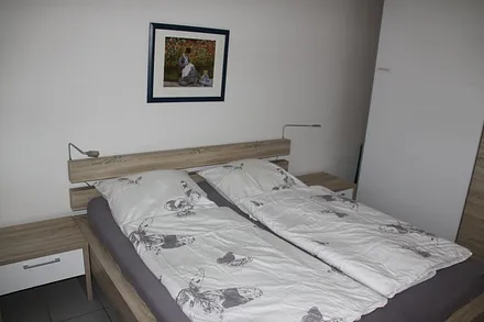 Schlafzimmer mit Doppelbett