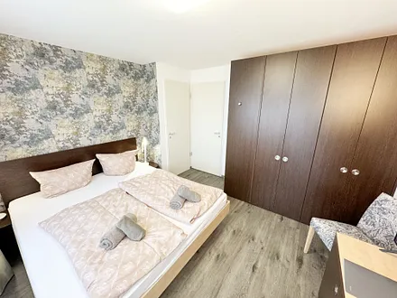 Wohnbereich mit großzügigem Kleiderschrank