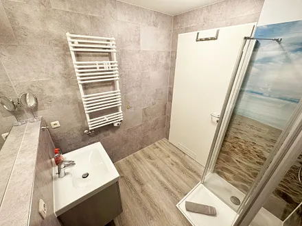 Badezimmer im maritimen Stil
