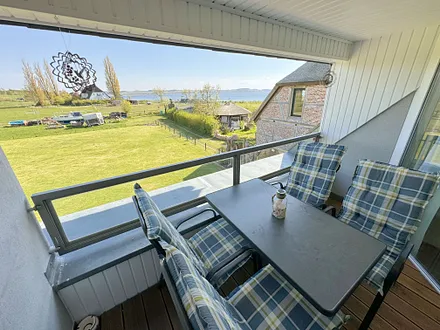Balkon mit Blick auf den Bodden und Gager