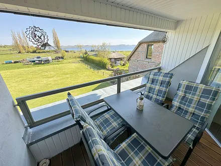 überdachter und bestuhlter Balkon (Süd/Ost)