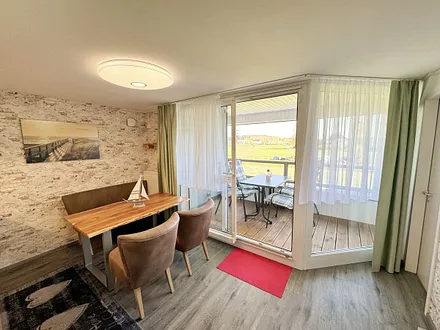 Esstisch mit Stühlen