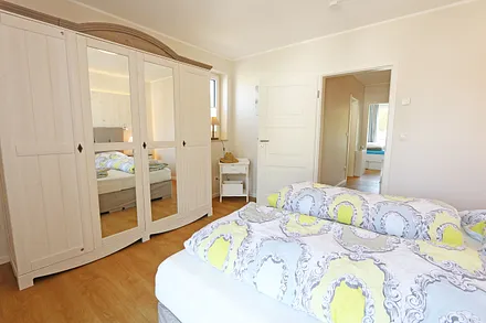 2. Schlafzimmer