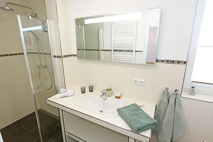 modernes Badezimmer