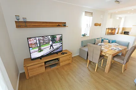 moderner Fernseher im Wohnzimmer