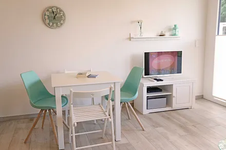 Esstisch mit Stühlen