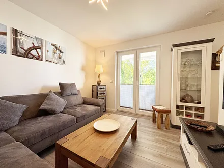 gemütlicher Wohnbereich mit Couchtisch