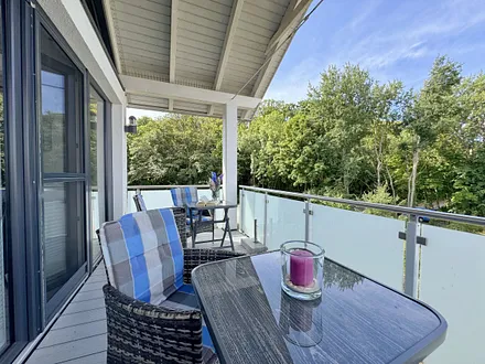 überdachter und bestuhlter Balkon (Süd/West)